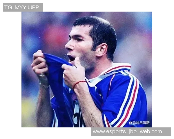 足球传奇人物传记集结：从初露锋芒到巅峰荣耀的球星人生故事